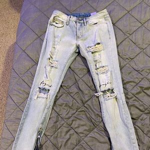 Mnml Jeans, selling them for the culture!